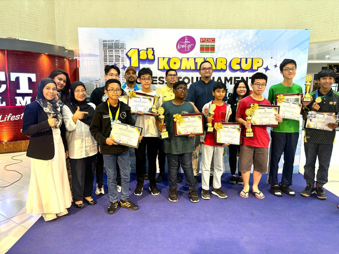 chess group picture