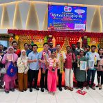 icture together with the winners